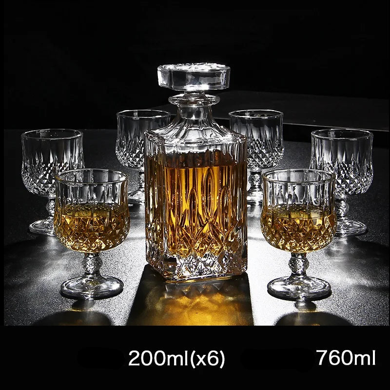 Karafa na vodku a whiskey – křišťálová skleněná lahev a sklenice
