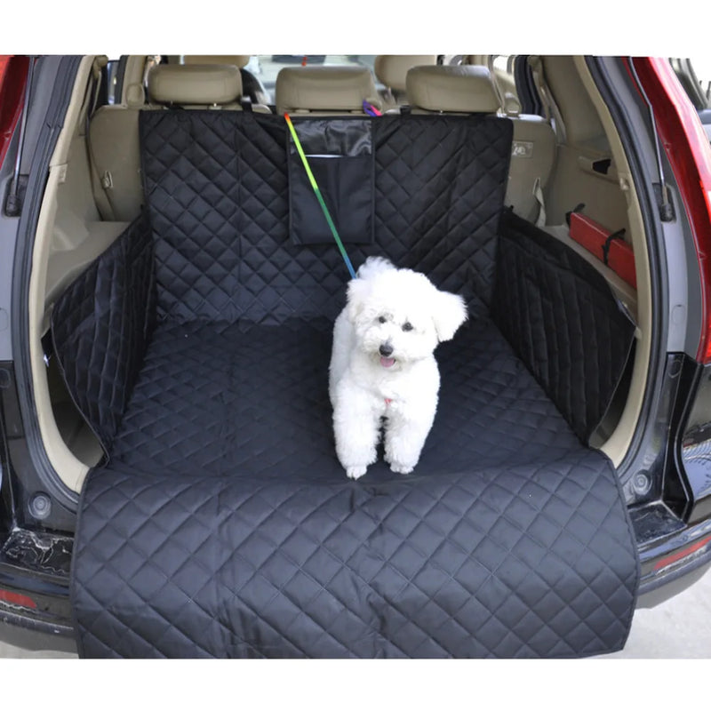 DoggyStyle™ Designový ochranný potah do kufru pro psa
