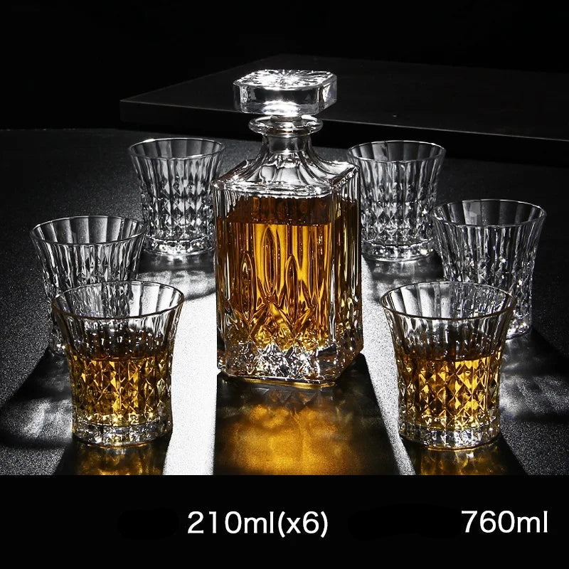 Karafa na vodku a whiskey – křišťálová skleněná lahev a sklenice