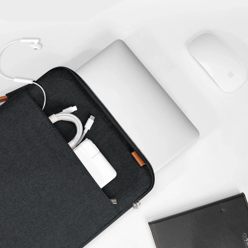 Praktický polstrovaný a uzavíratelný obal pro notebook - více variant