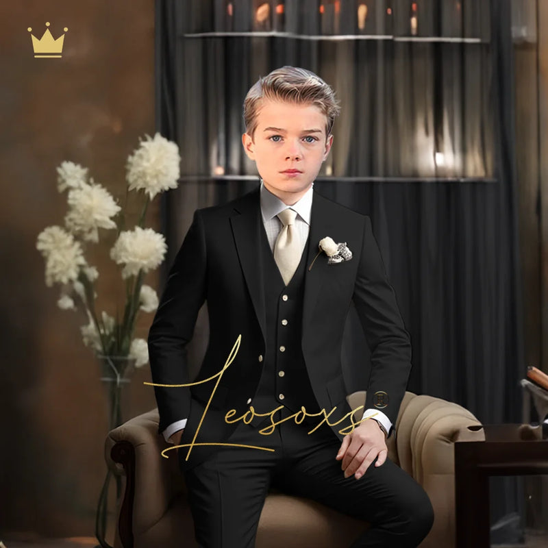 Elegantní chlapecký oblek na svatbu - více variant