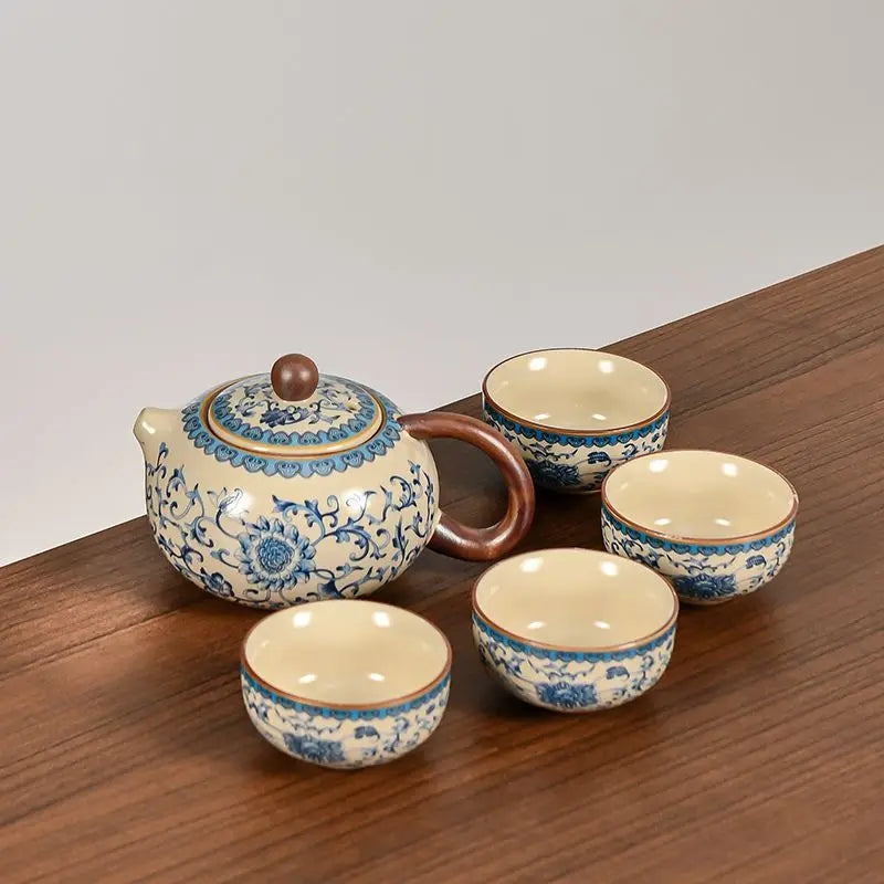 Tradiční čínská porcelánová čajová souprava