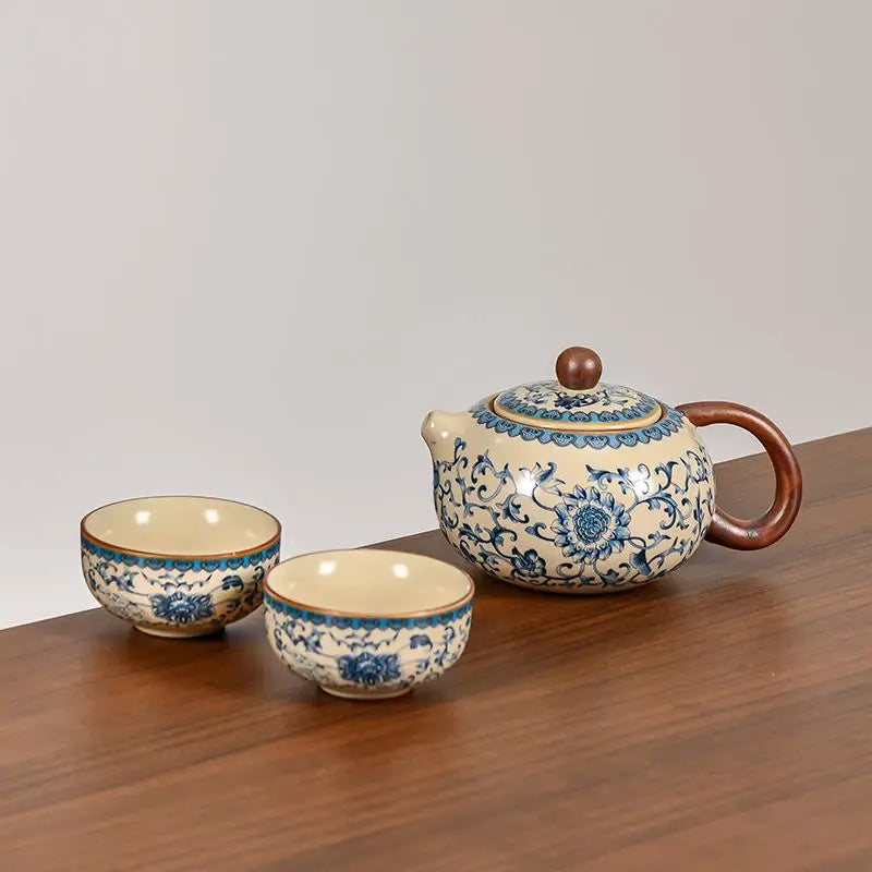 Tradiční čínská porcelánová čajová souprava