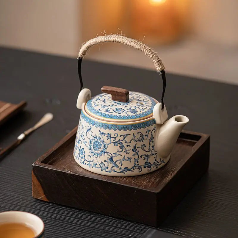 Tradiční čínská porcelánová čajová souprava