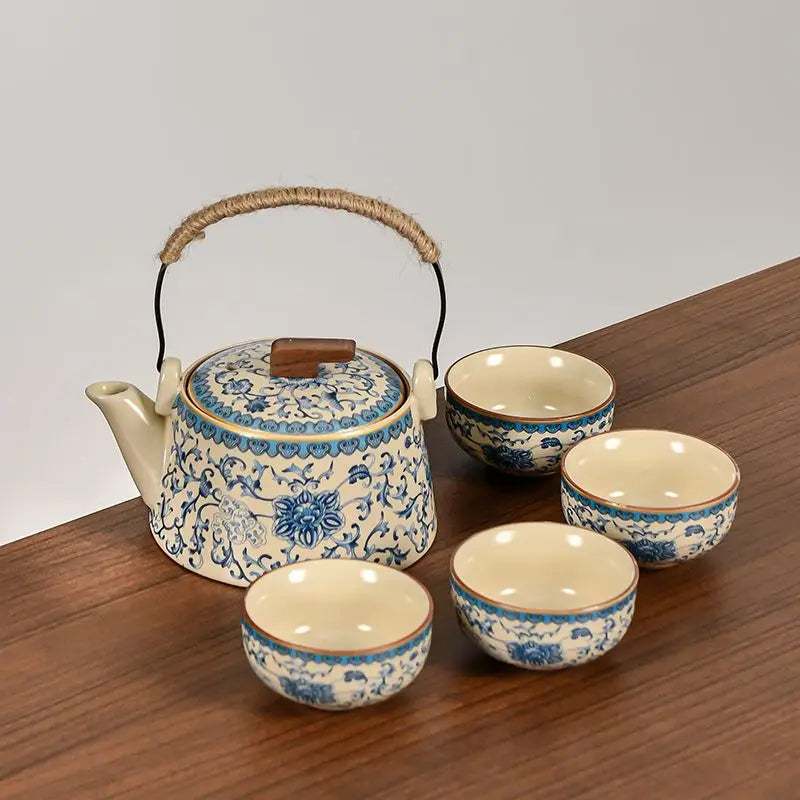 Tradiční čínská porcelánová čajová souprava