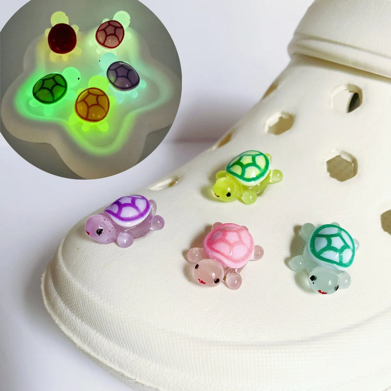 Ozdoby na boty Crocs - svítící želvy 4 ks