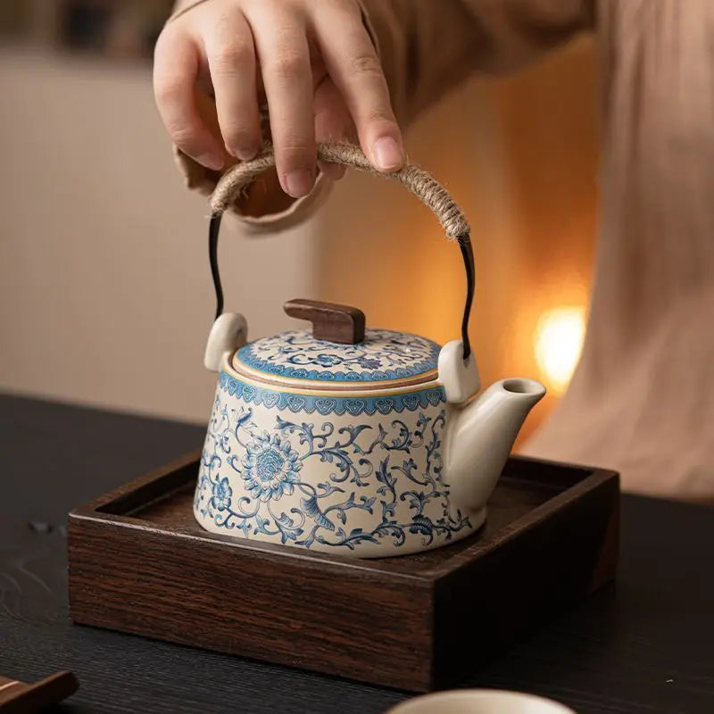 Tradiční čínská porcelánová čajová souprava