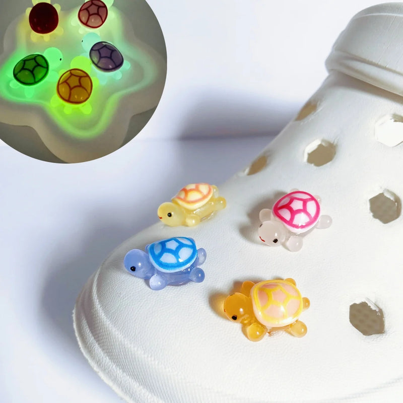 Ozdoby na boty Crocs - svítící želvy 4 ks