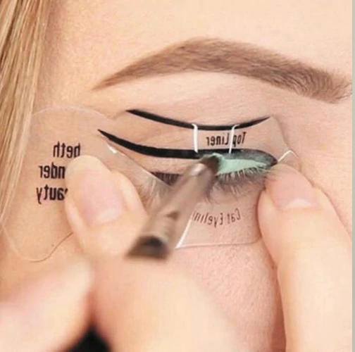 Kosmetická šablona na oční linky