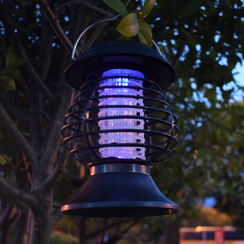 Závěsná LED lampa proti komárům